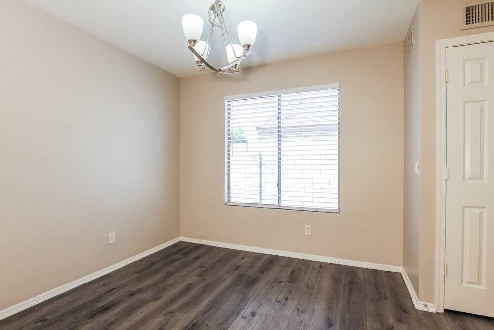 12529 W Santa Fe Ln - Photo 6 of 16