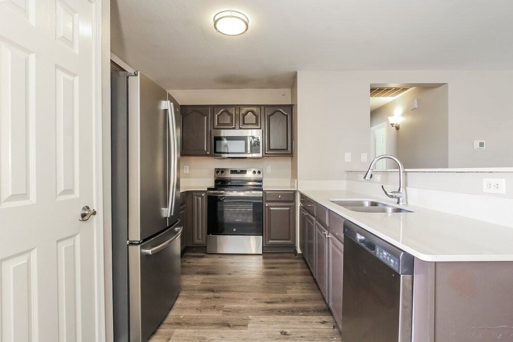 12529 W Santa Fe Ln - Photo 7 of 16