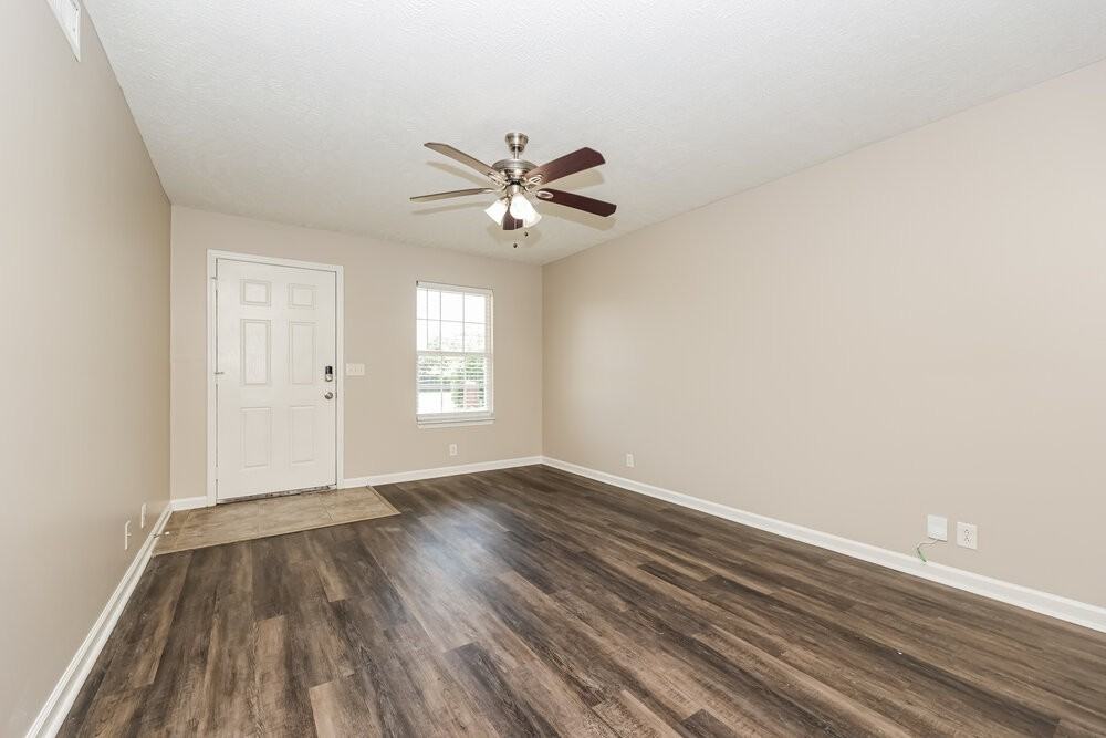 1502 Killarney Dr - Photo 4 of 17