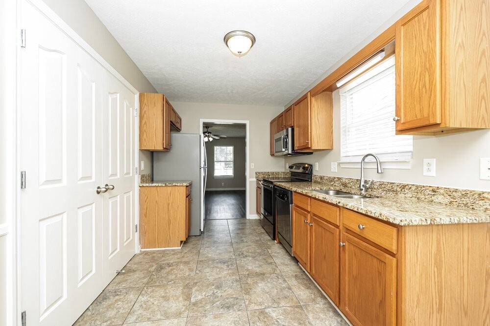 1502 Killarney Dr - Photo 6 of 17