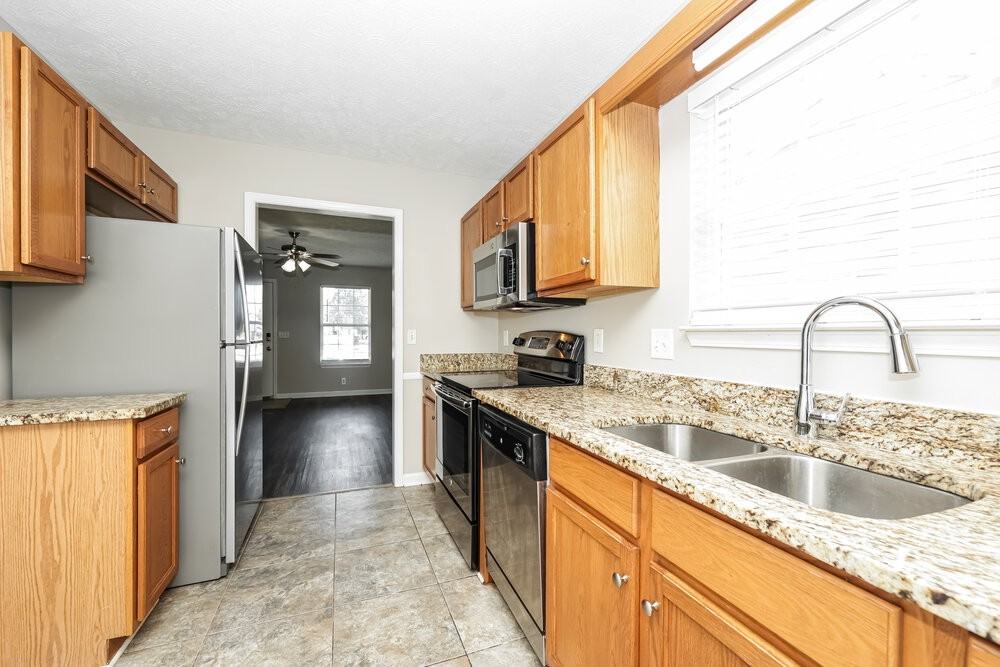 1502 Killarney Dr - Photo 7 of 17