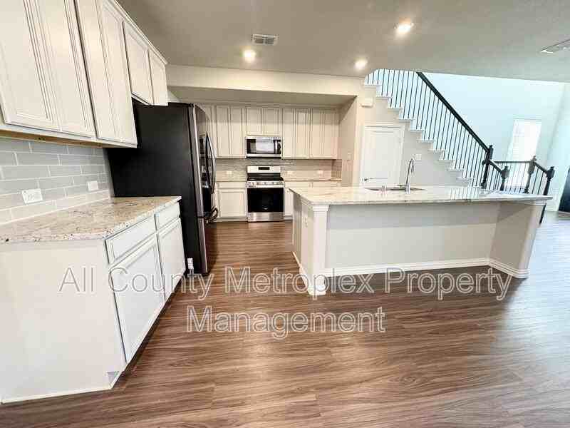 7803 Norway Mews #4RENT - Photo 2 of 15