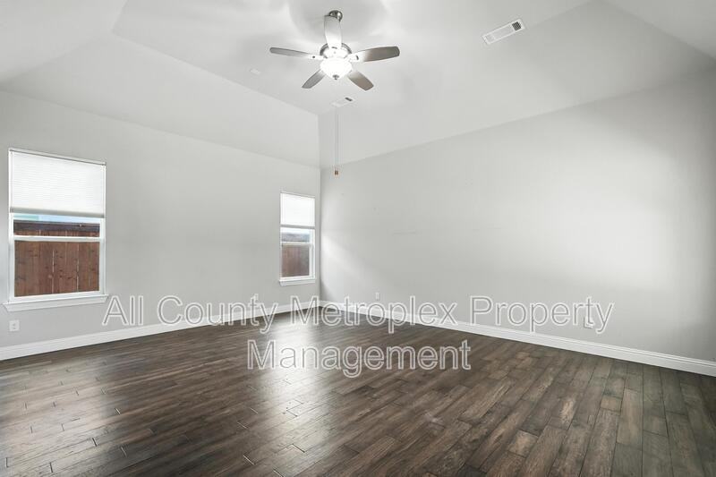 9002 Habersham Dr - Photo 3 of 22