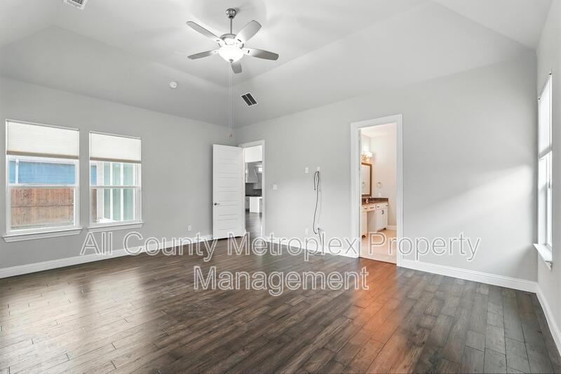 9002 Habersham Dr - Photo 2 of 22