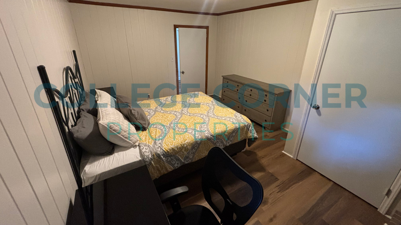 1465 Brookwood Dr - Photo 4 of 14