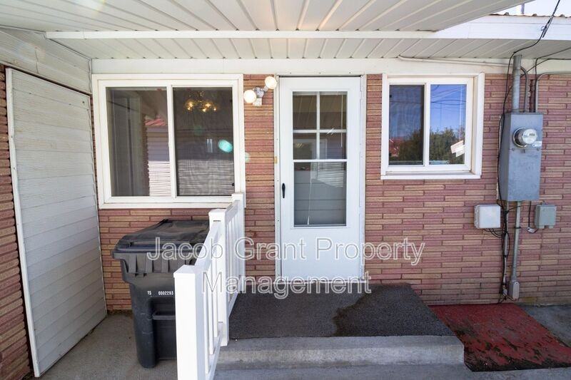 251 Garden St - Photo 4 of 14