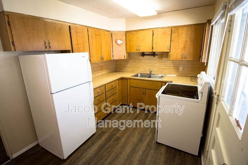 251 Garden St - Photo 6 of 14