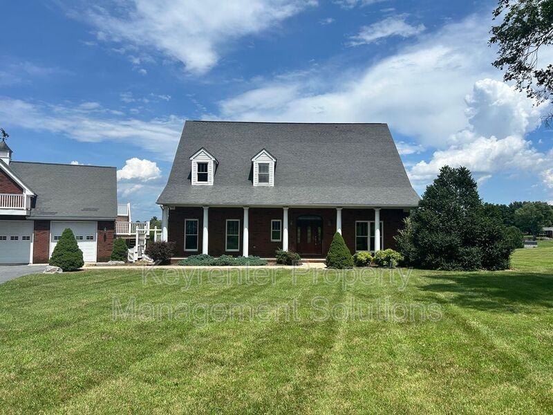 33 Hodge Farm Ln - Photo 3 of 50