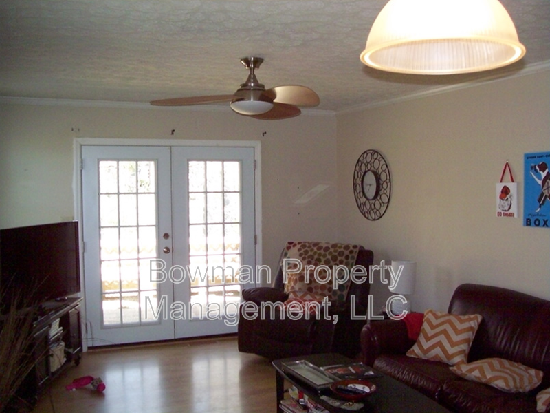 132 Oxford Ct - Photo 3 of 20