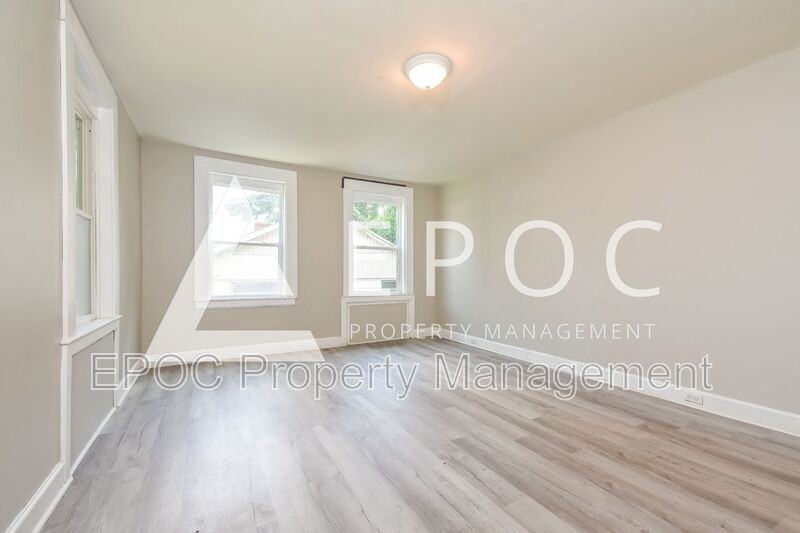 2512 Stockton St - Photo 3 of 15