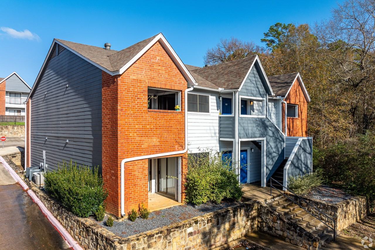 Wildwood - Photo 7 of 40