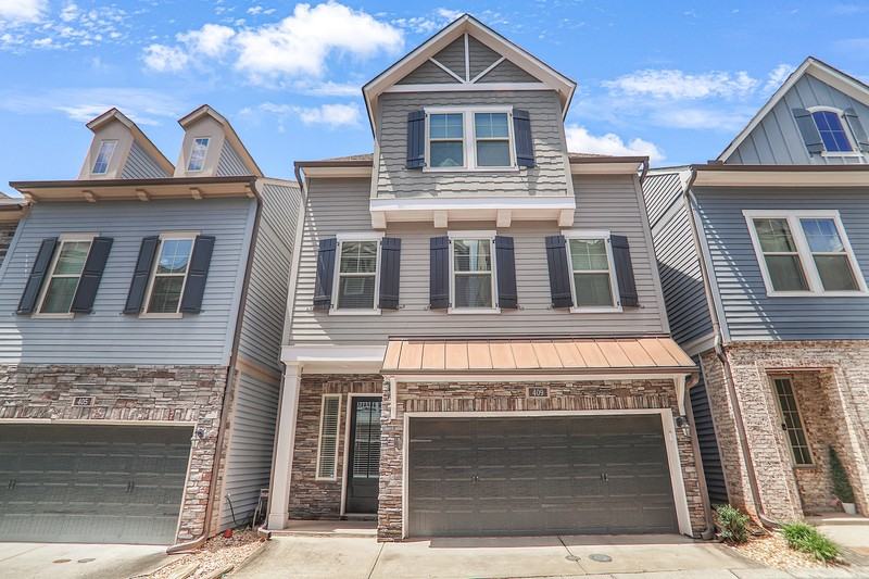 409 Cranleigh Rdg Se - Photo 2 of 24