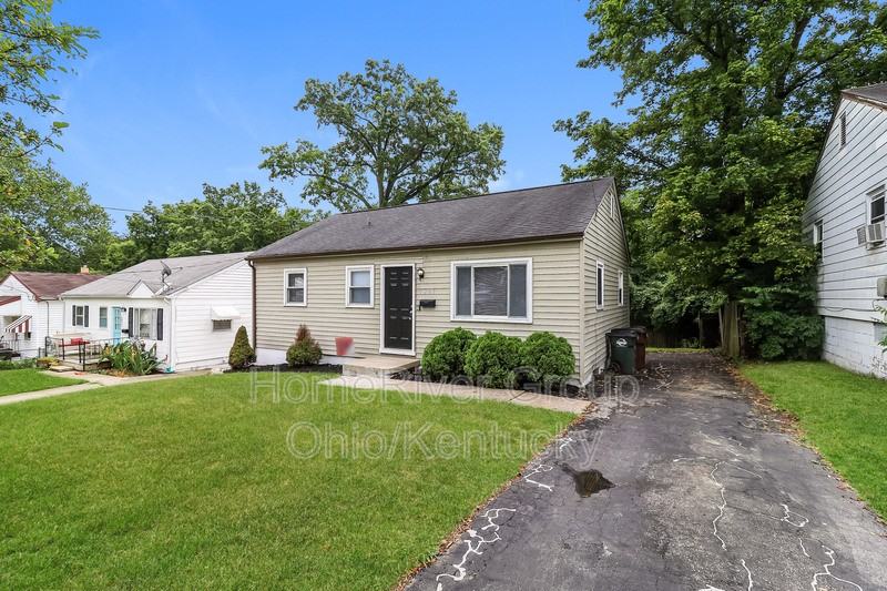 1821 Catalpa Ave - Photo 2 of 22