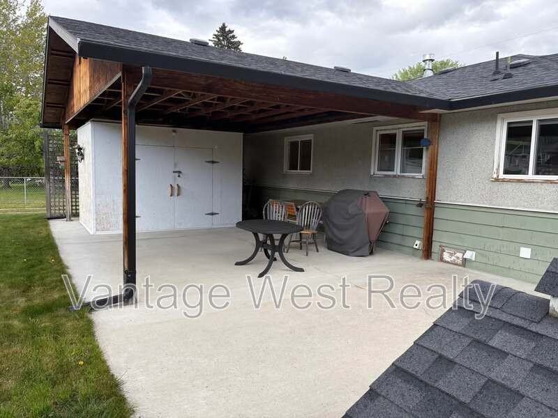 2242 Stillingfleet Rd - Photo 3 of 17