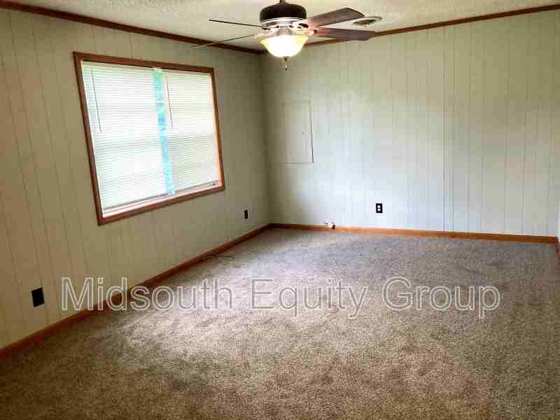 115 Parkburg Rd - Photo 2 of 10