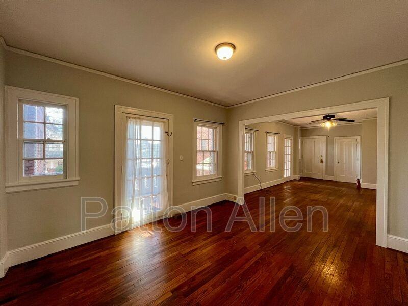 116 E Chestnut St #23 - Photo 2 of 15