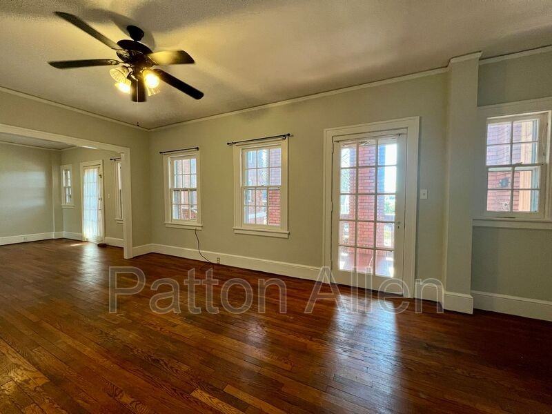 116 E Chestnut St #23 - Photo 3 of 15