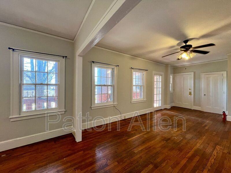 116 E Chestnut St #23 - Photo 5 of 15