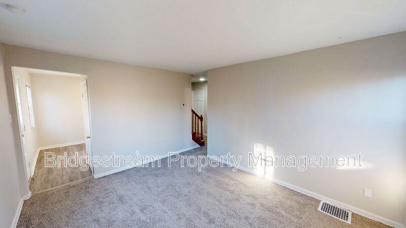 350 Wallace Dr - Photo 2 of 8