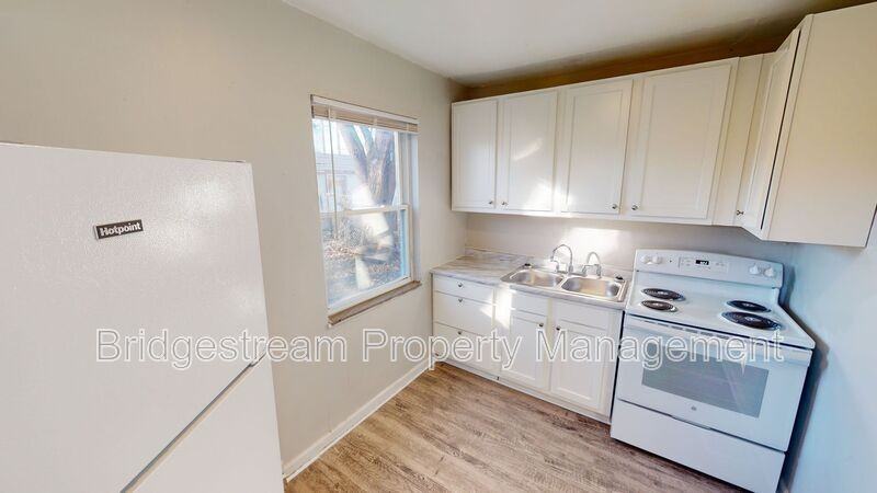 350 Wallace Dr - Photo 3 of 8