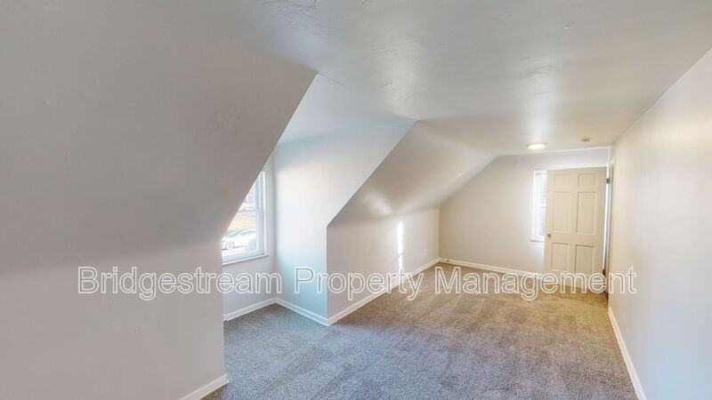 350 Wallace Dr - Photo 6 of 8