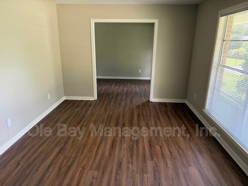 2821 S Richardson Dr - Photo 3 of 9