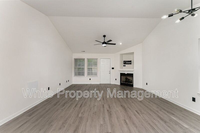 1900 Holly St - Photo 2 of 17