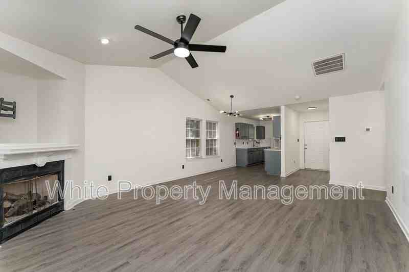 1900 Holly St - Photo 3 of 17