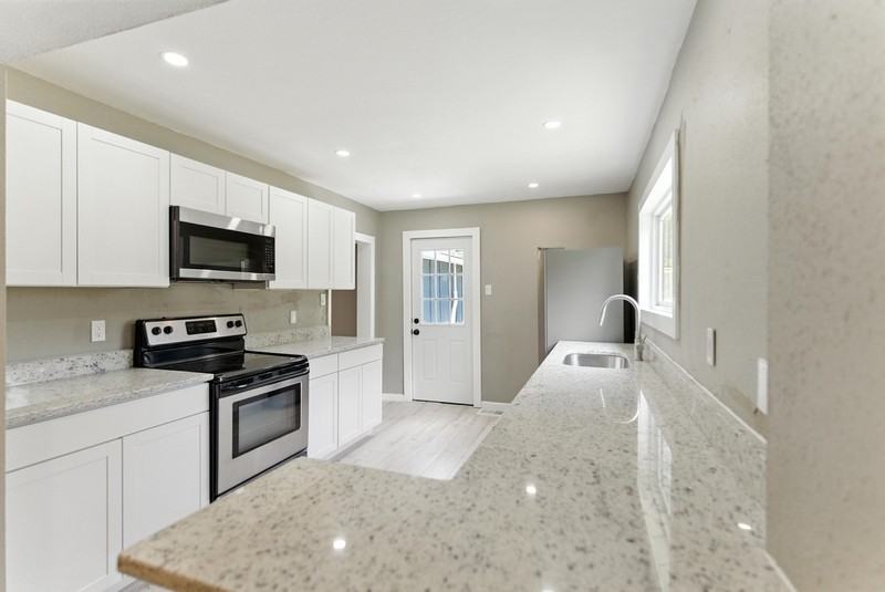 1926 Dodson Ave - Photo 2 of 9