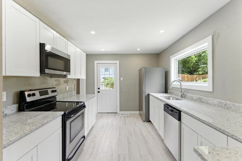 1926 Dodson Ave - Photo 3 of 9