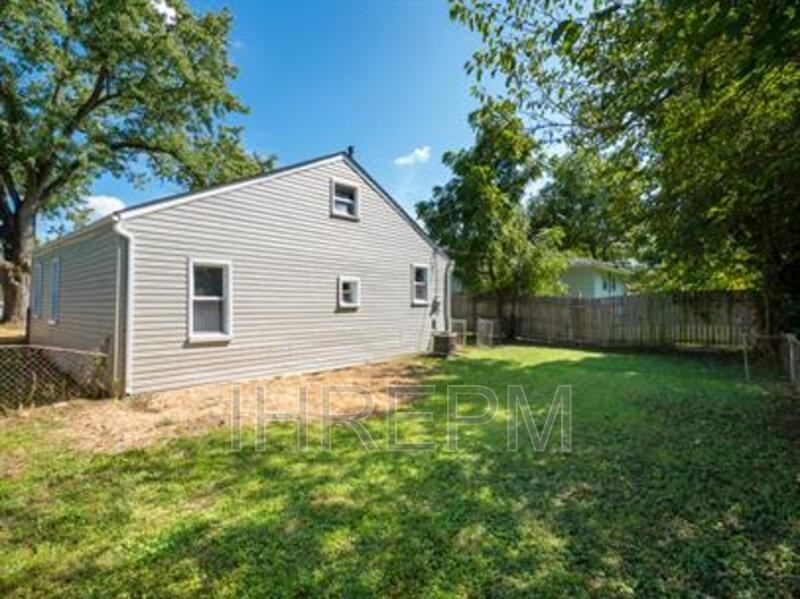 235 Southard Dr - Photo 3 of 21