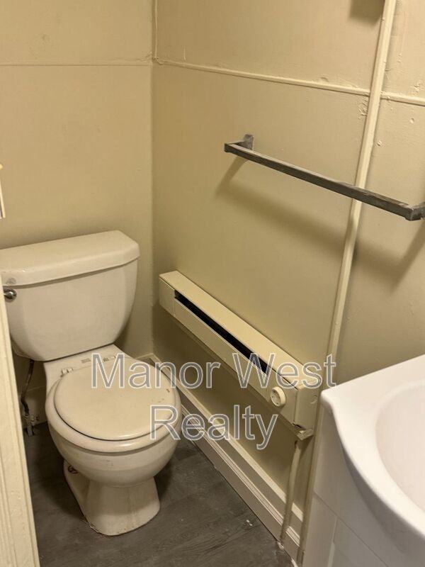 320 W Market St #1 - Photo 2 of 11