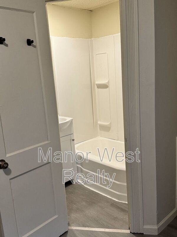 320 W Market St #1 - Photo 3 of 11