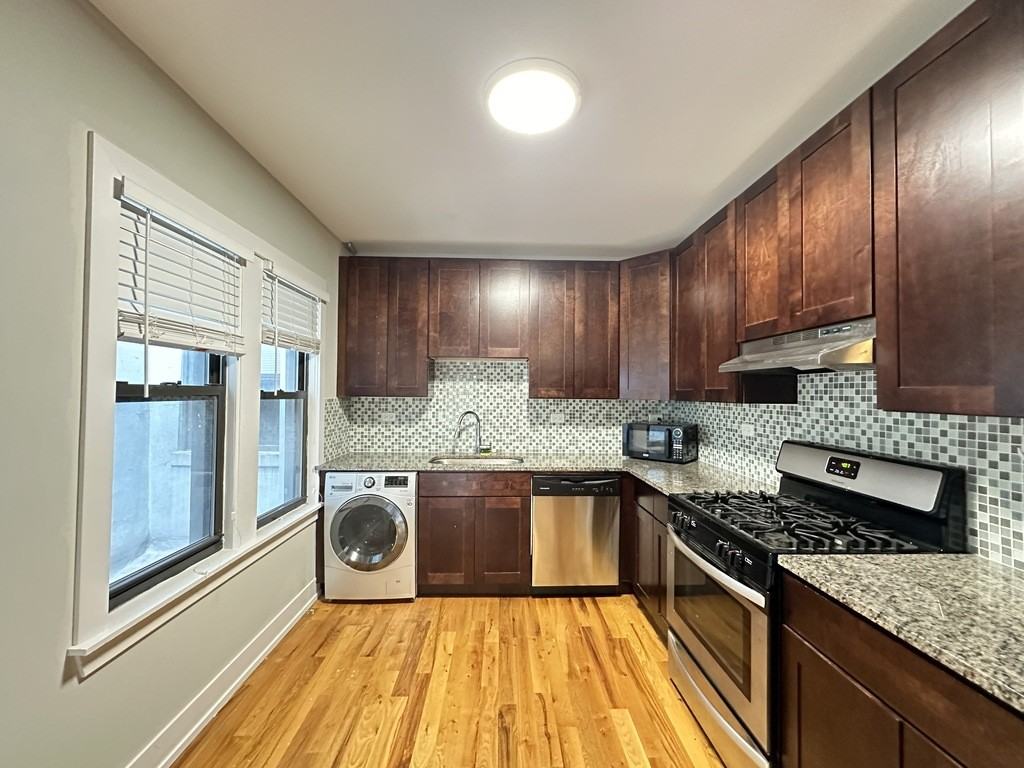 811 Elm St #209 - Photo 3 of 21