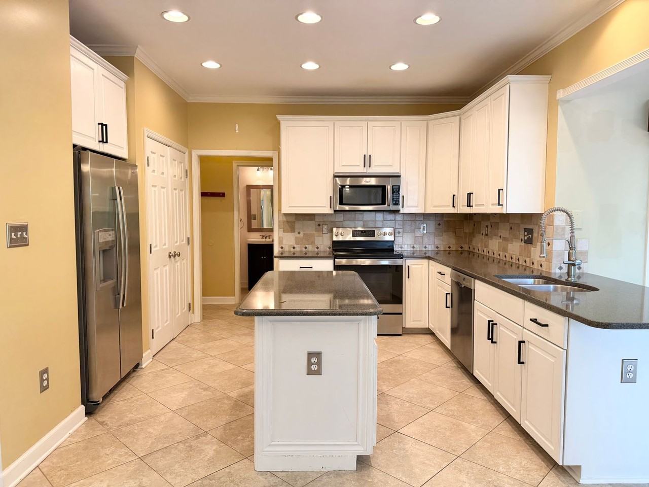 28 Sunrise Valley Ct - Photo 2 of 44