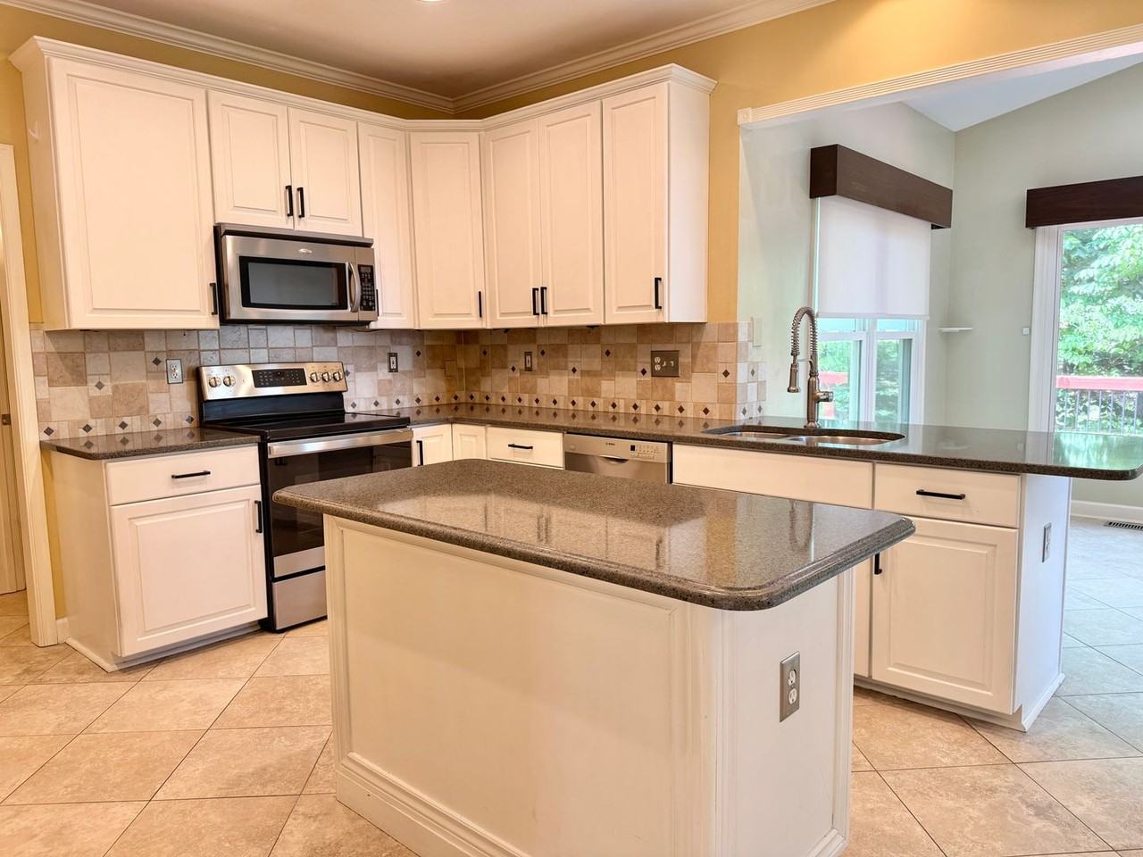 28 Sunrise Valley Ct - Photo 3 of 44