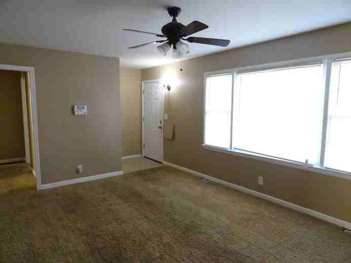 10407 E 40th St - Photo 2 of 16