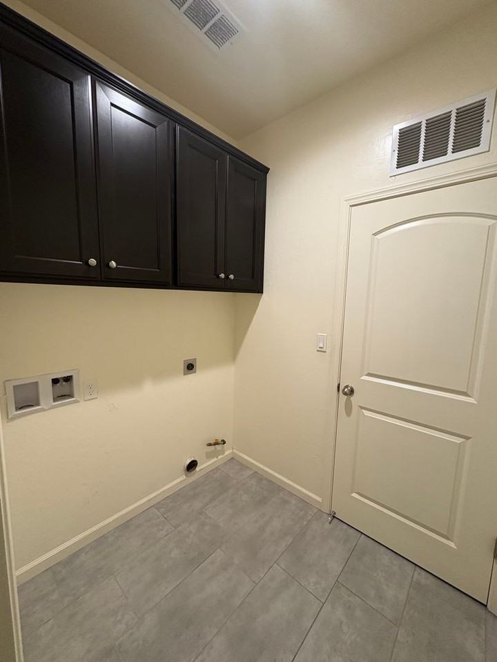 3272 Manchester St - Photo 4 of 34