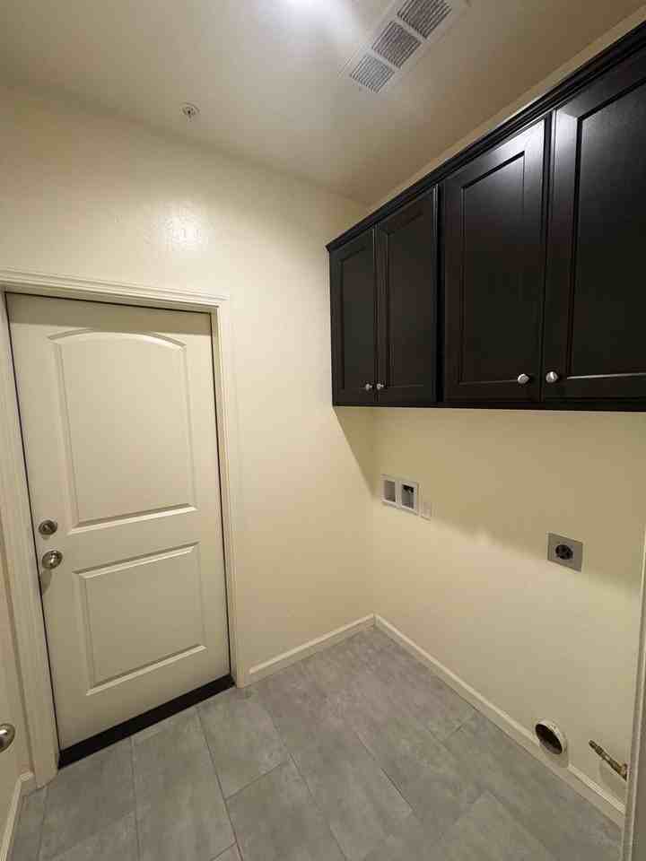 3272 Manchester St - Photo 5 of 34