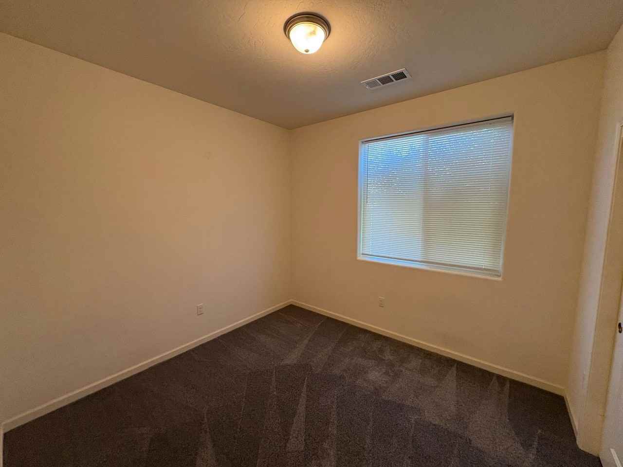 3272 Manchester St - Photo 6 of 34