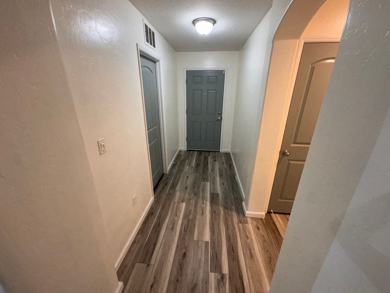 903 Millerton St - Photo 3 of 34