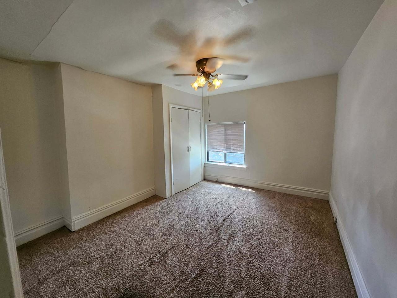 1907 Delaware Avenue - Photo 5 of 42