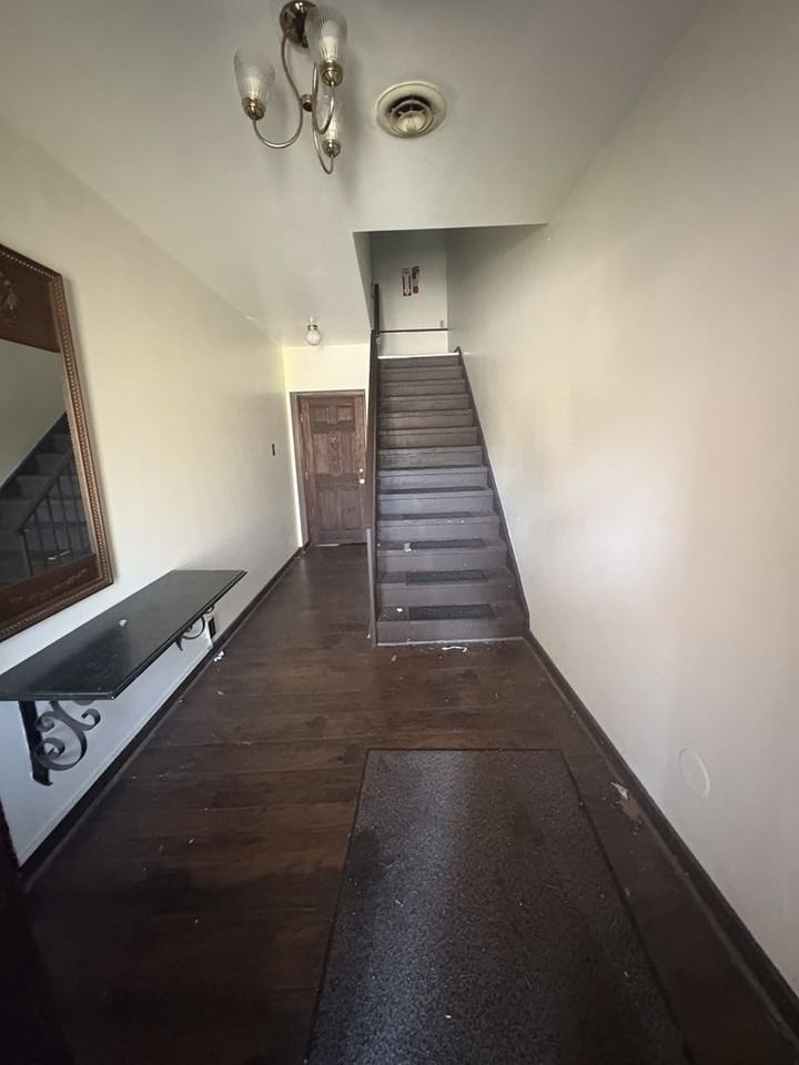 528 Saint Clair Avenue - Photo 2 of 8