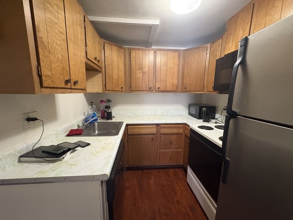 528 Saint Clair Avenue - Photo 3 of 8