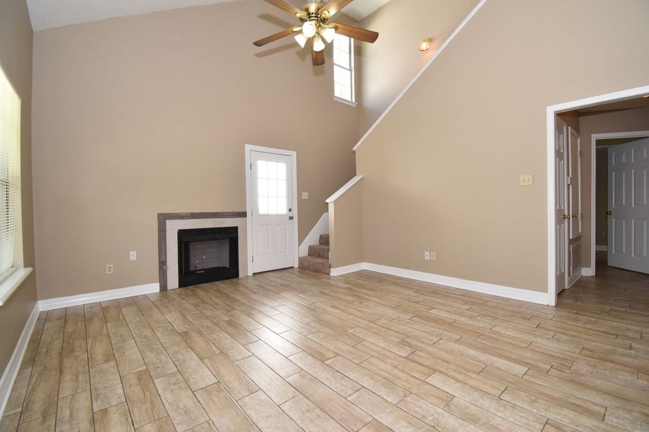 460 E Maryland Ave - Photo 2 of 17