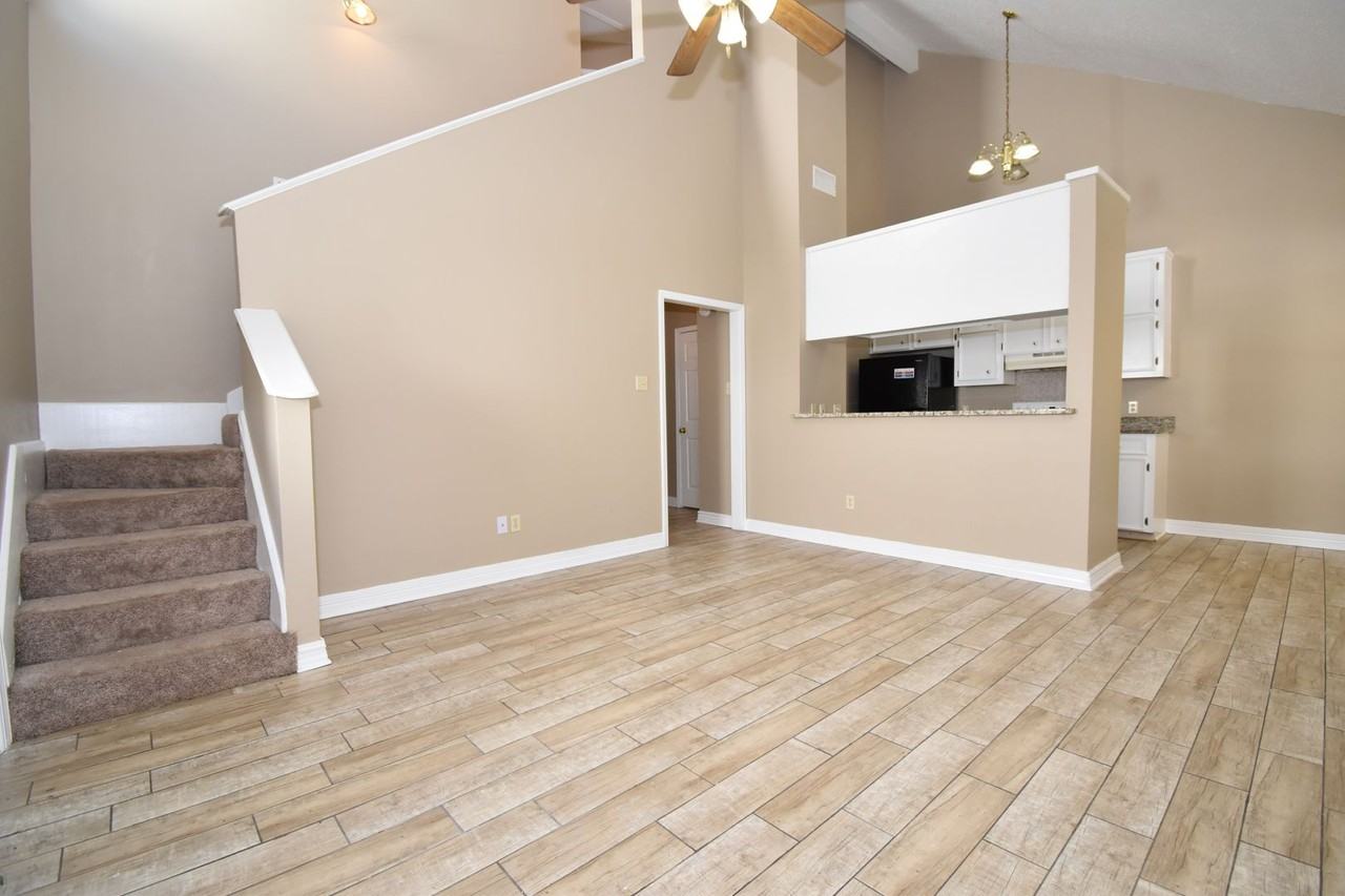 460 E Maryland Ave - Photo 3 of 17