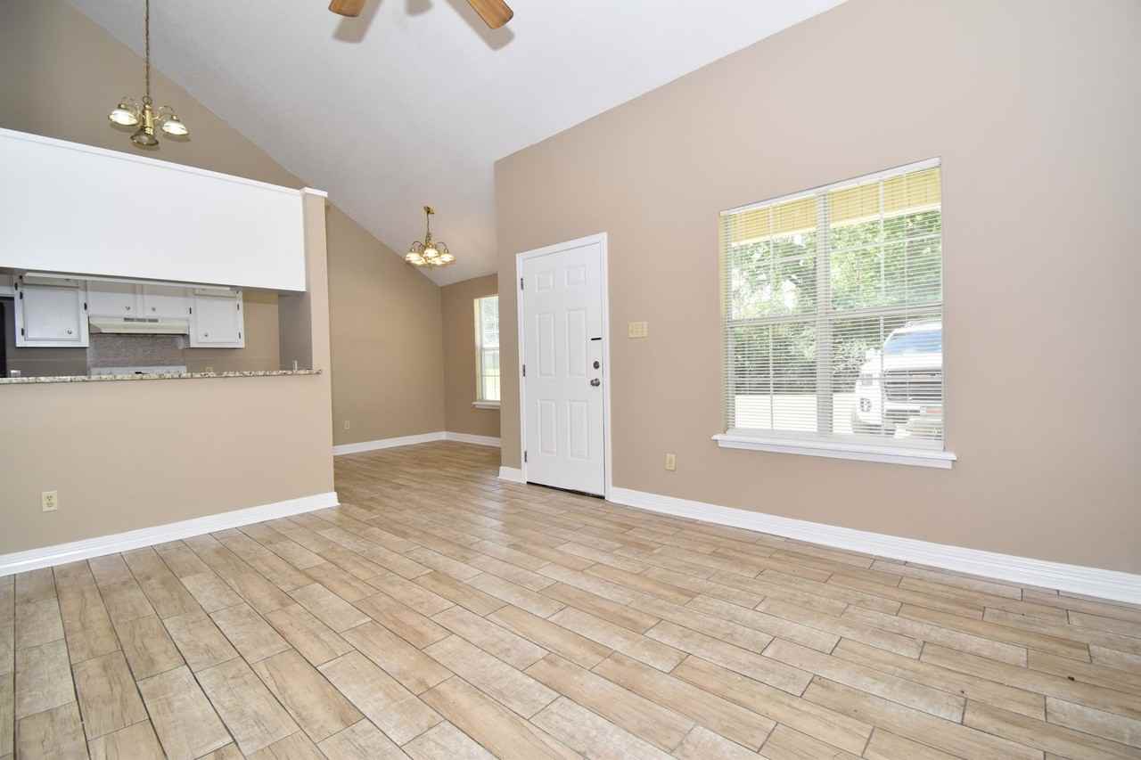 460 E Maryland Ave - Photo 4 of 17