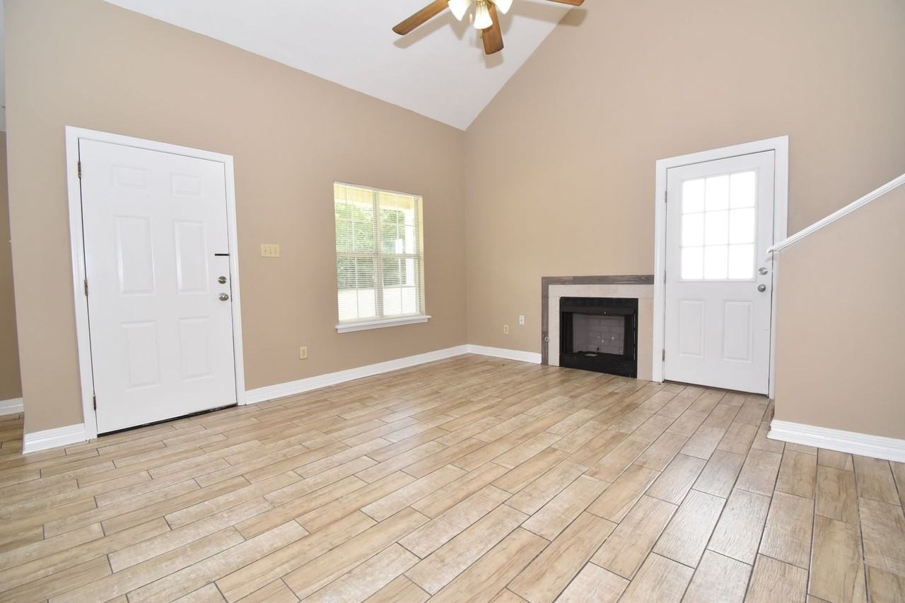 460 E Maryland Ave - Photo 5 of 17