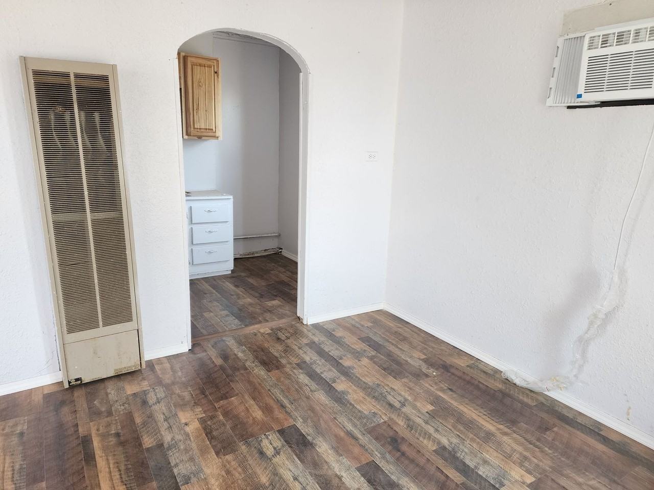 1010 N Avenue A - Photo 3 of 9