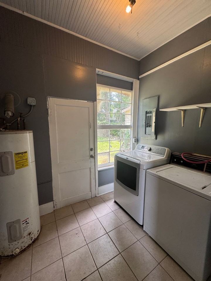 442 Merrick St - Photo 6 of 11